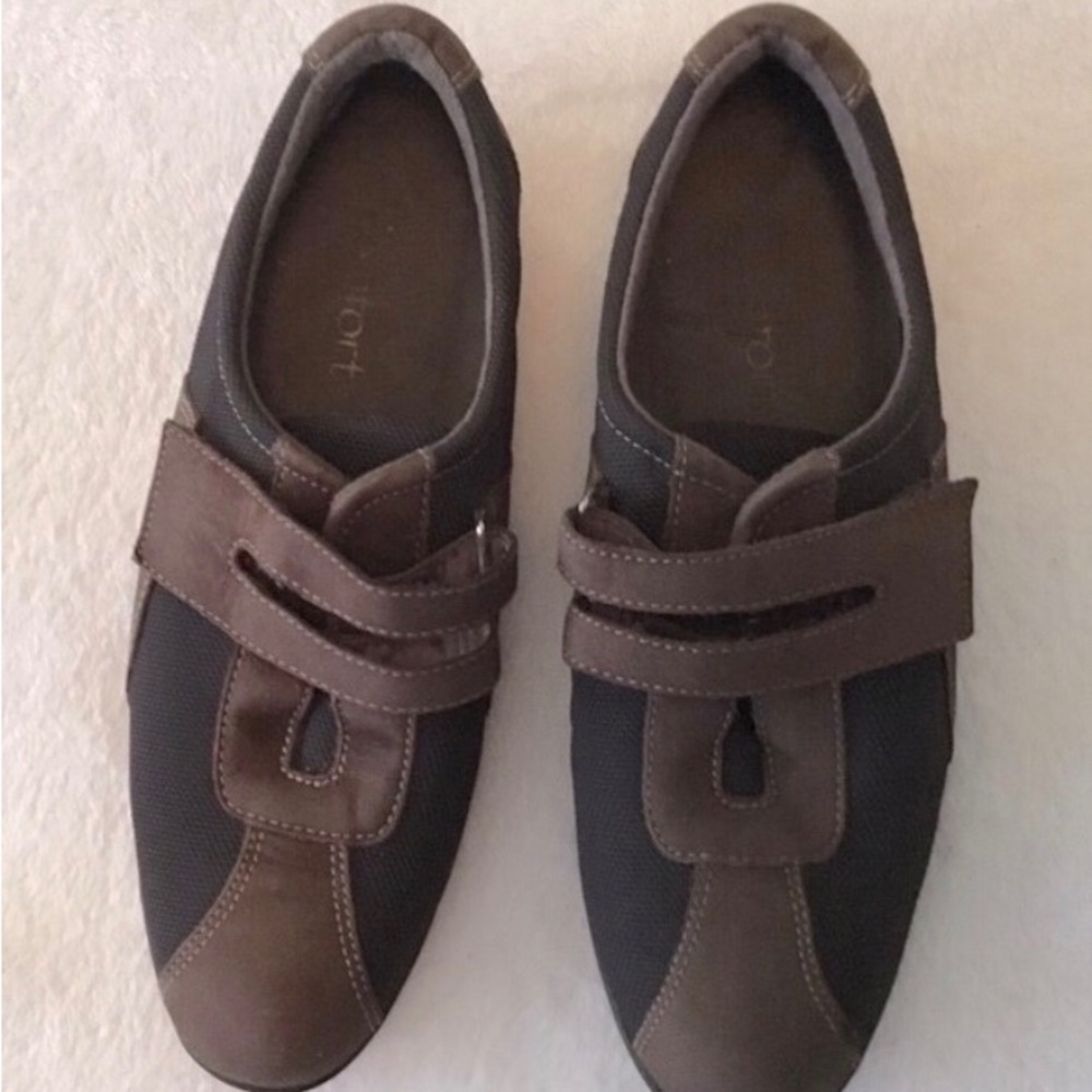 Mesh Sneaker with Velcro straps